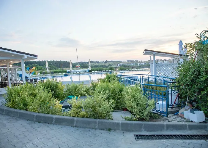 Апартамент Sunset Vibes In - Breathtaking Views And Pool - By Flаt Manаger